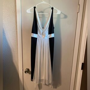 Alyn Paige beautiful black and white sleeveless minidress size Large